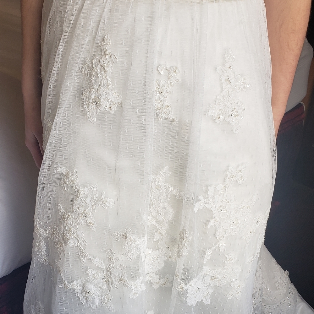 Casablanca A-Line Chantalily Lace Scallop Crystal Beaded Bridal Dress Style 1900 - Picture 4 of 16